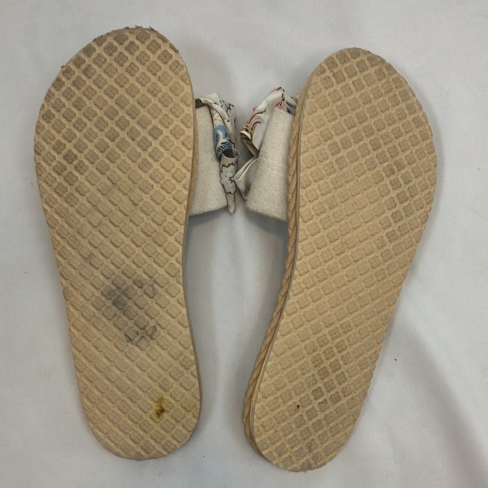 She & In slippers/sandals - Picture 9 of 12